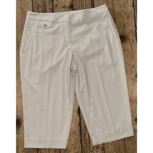 Izod women’s size 6 beige capri golf shorts